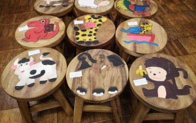 Kinderhocker aus Akazienholz