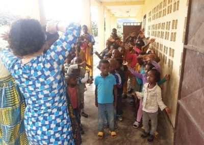 Bild 11: Pausenbeschäftigung | Kinderhilfe Nkoumisé-Sud in der Initiative Bitburg für eine Solidarische Welt e. V.