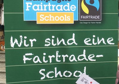 Beim Maimarkt überraschte die AG „Fairtrade am St.-Willibrord-Gymnasium“ den Weltladen mit einem Glücksrad und Infos zum Fairen Handel. Vielen Dank für die gelungene Aktion!